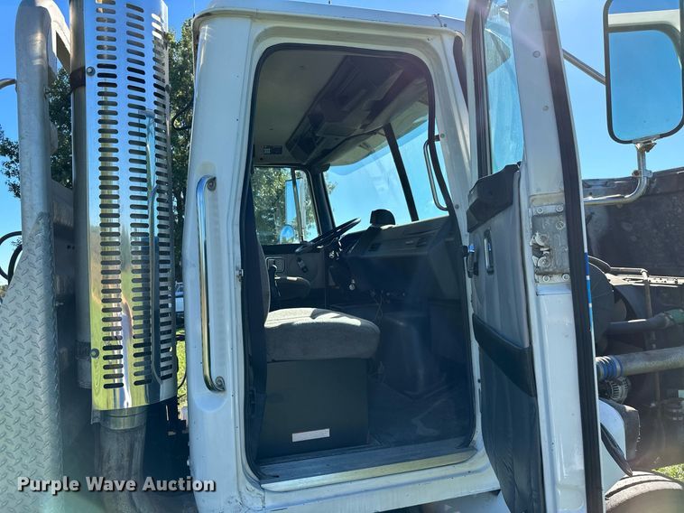 image for item KT9300 1999 Volvo WG Series  semi truck