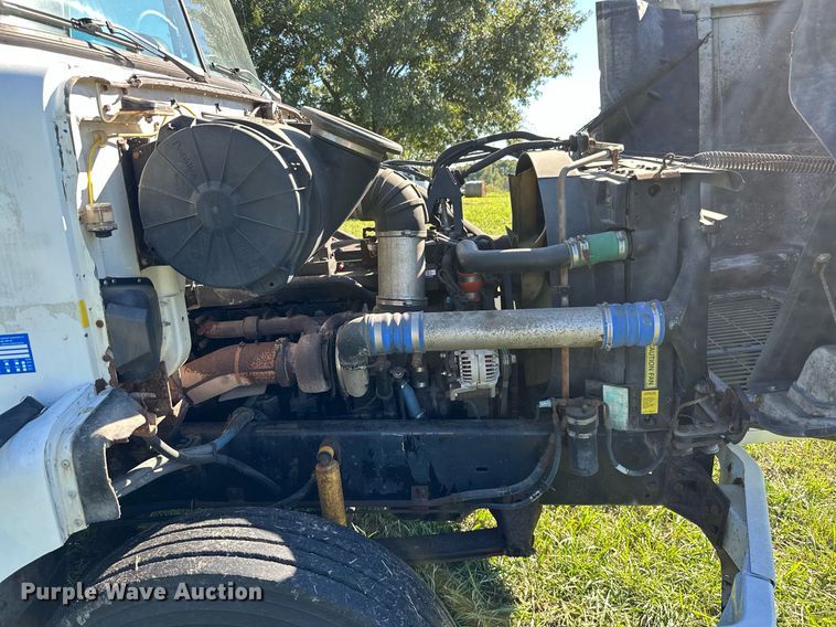 image for item KT9300 1999 Volvo WG Series  semi truck