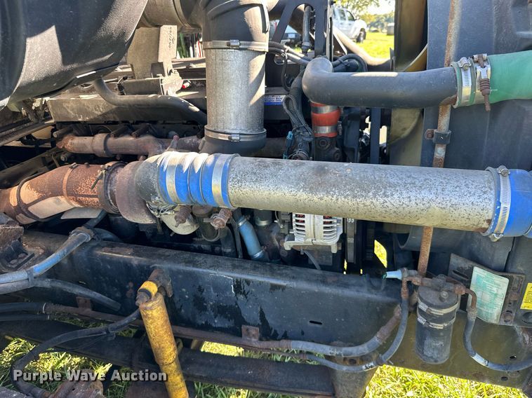 image for item KT9300 1999 Volvo WG Series  semi truck