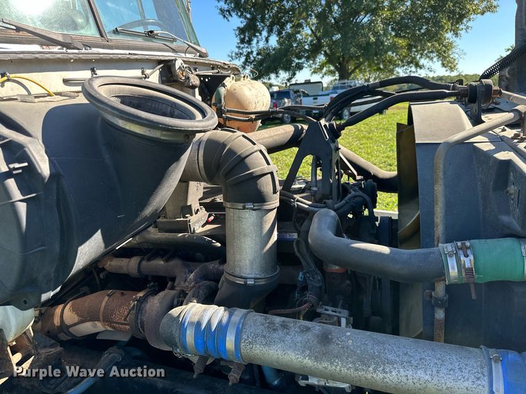 image for item KT9300 1999 Volvo WG Series  semi truck