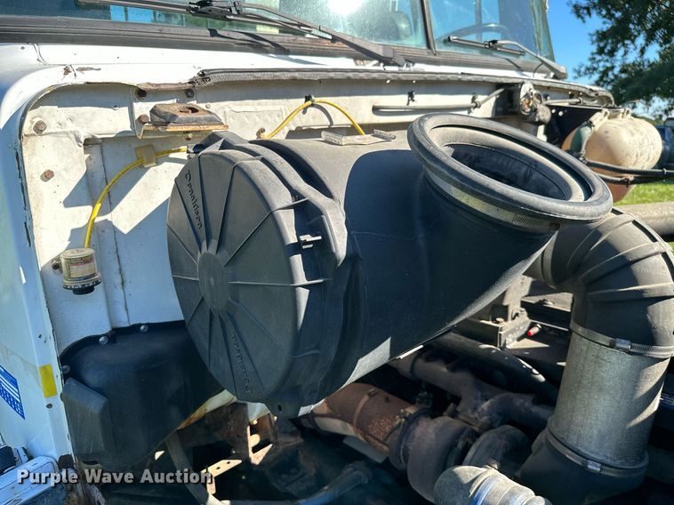 image for item KT9300 1999 Volvo WG Series  semi truck