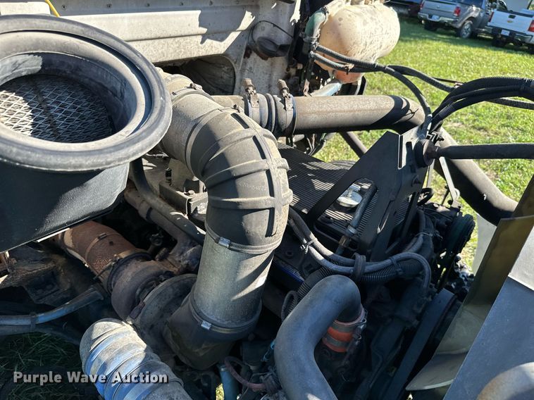 image for item KT9300 1999 Volvo WG Series  semi truck