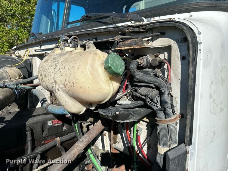 image for item KT9300 1999 Volvo WG Series  semi truck