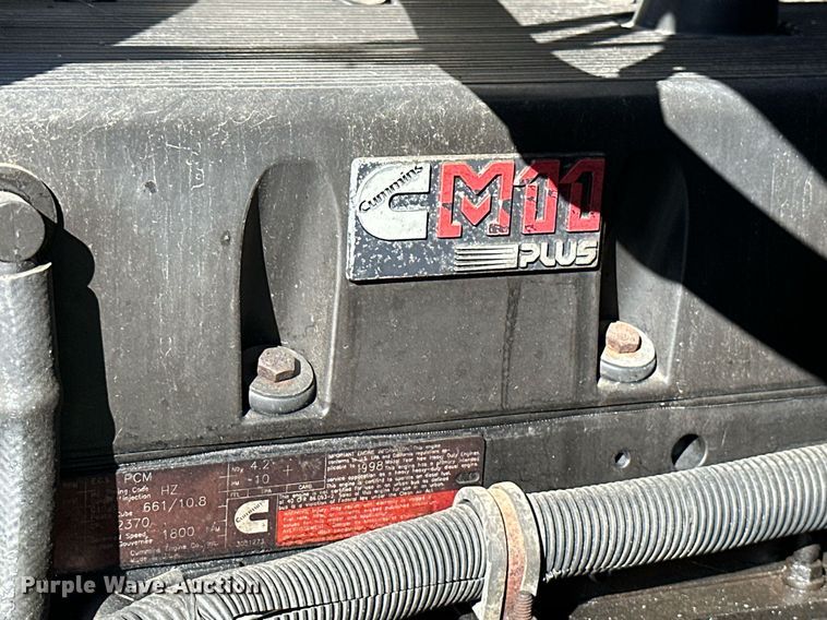 image for item KT9300 1999 Volvo WG Series  semi truck