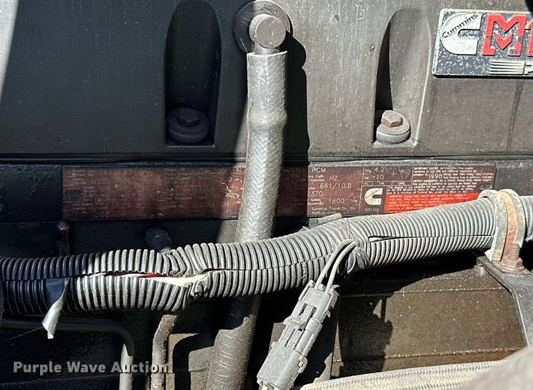 image for item KT9300 1999 Volvo WG Series  semi truck