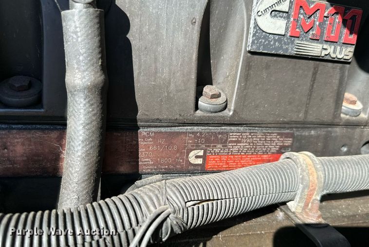 image for item KT9300 1999 Volvo WG Series  semi truck