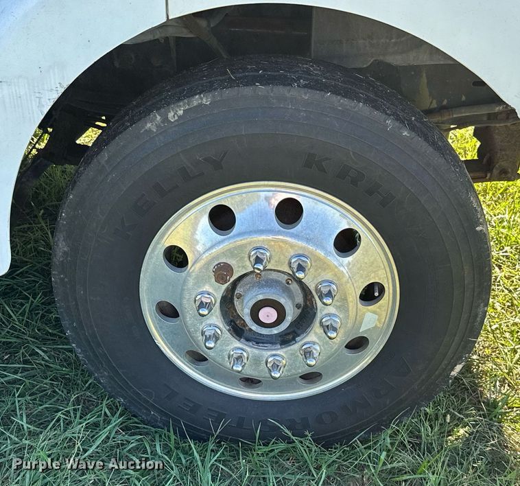 image for item KT9300 1999 Volvo WG Series  semi truck