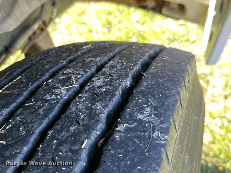 image for item KT9300 1999 Volvo WG Series  semi truck