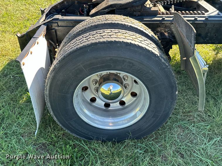 image for item KT9300 1999 Volvo WG Series  semi truck