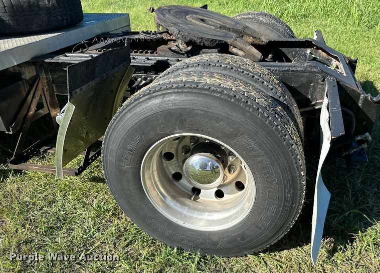 image for item KT9300 1999 Volvo WG Series  semi truck