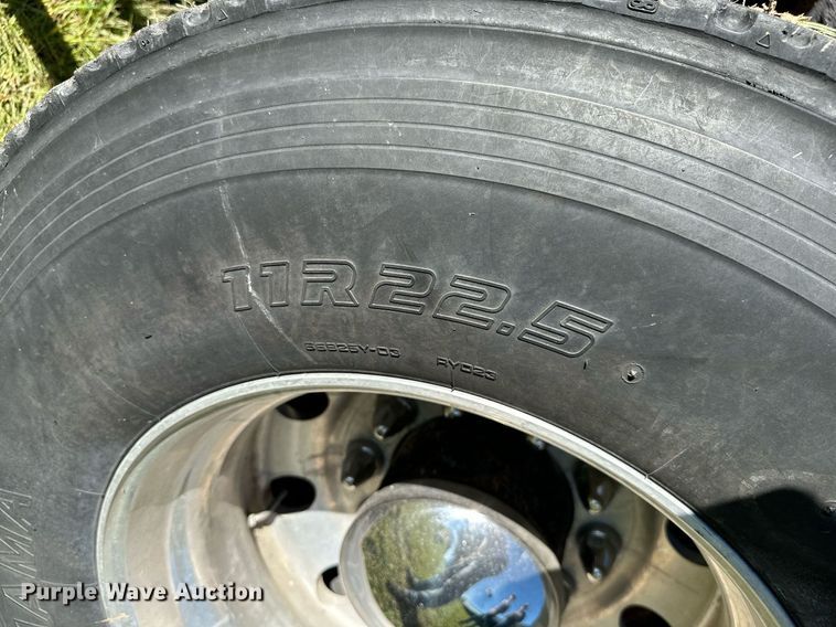 image for item KT9300 1999 Volvo WG Series  semi truck