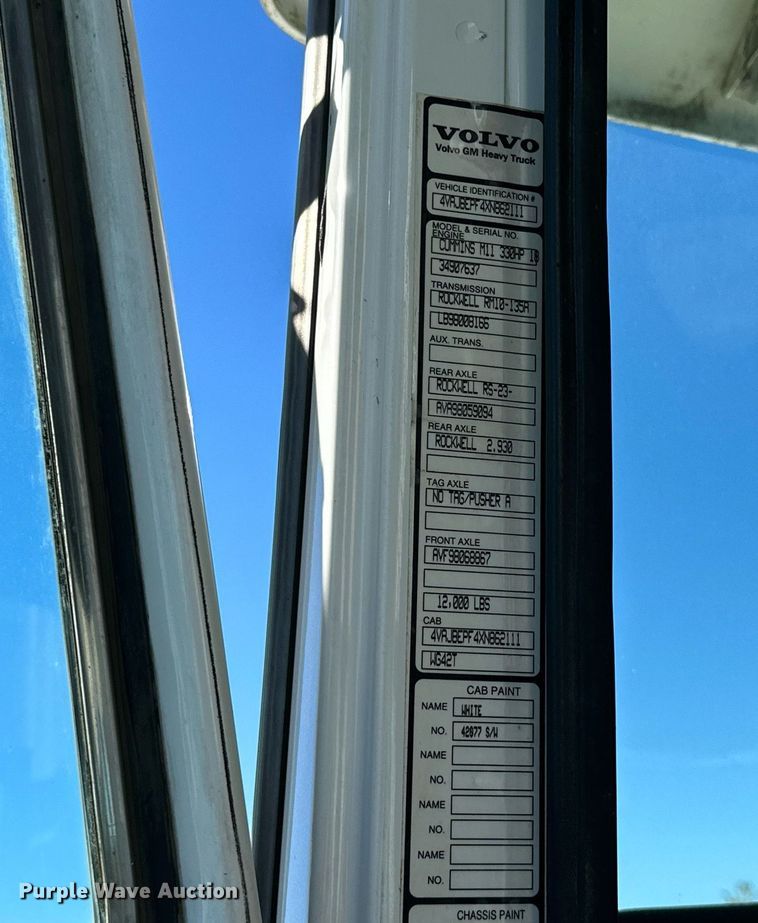 image for item KT9300 1999 Volvo WG Series  semi truck