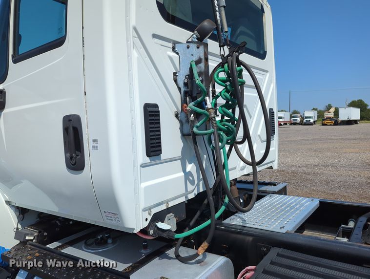 image for item KW9039 2016 International 4400  semi truck