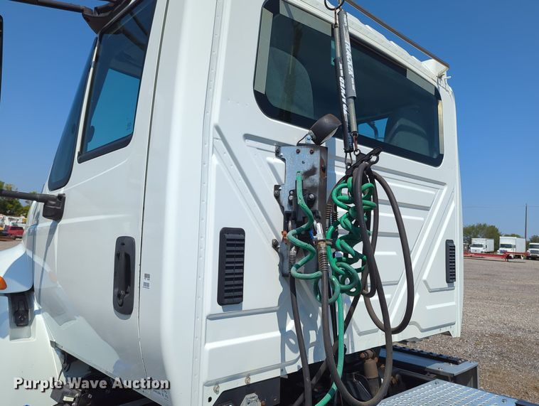 image for item KW9039 2016 International 4400  semi truck