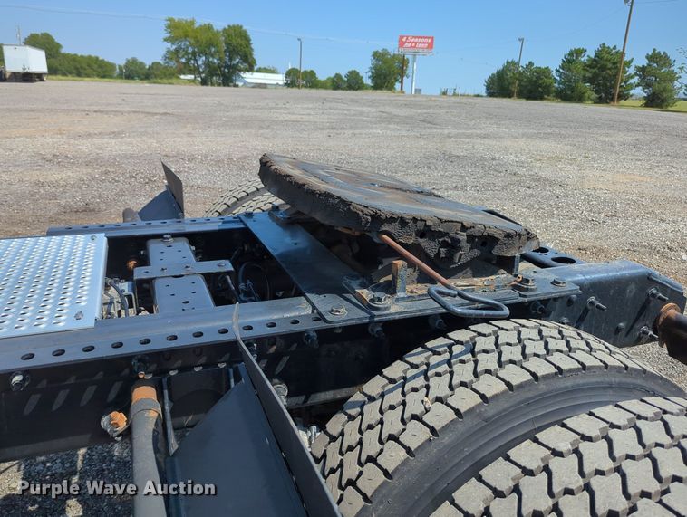 image for item KW9039 2016 International 4400  semi truck