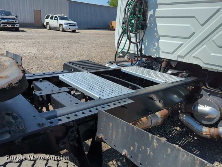 image for item KW9039 2016 International 4400  semi truck