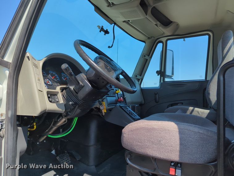 image for item KW9039 2016 International 4400  semi truck