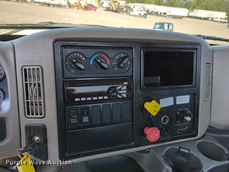 image for item KW9039 2016 International 4400  semi truck