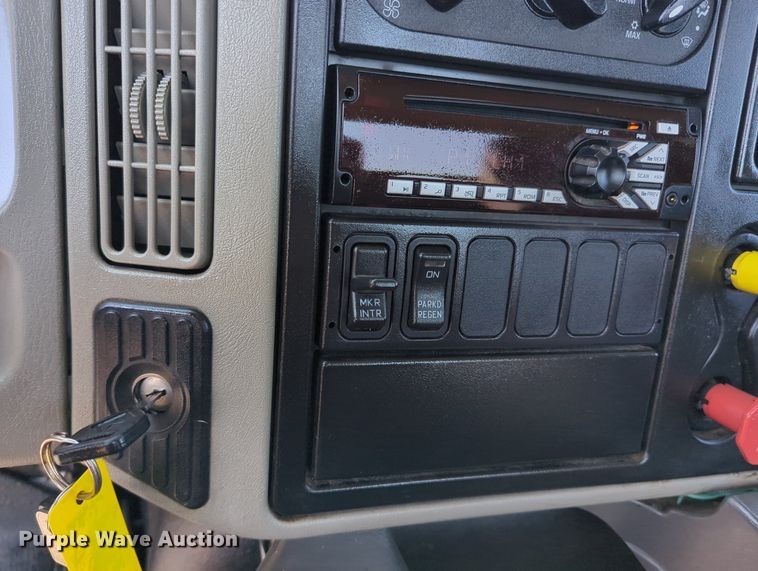 image for item KW9039 2016 International 4400  semi truck