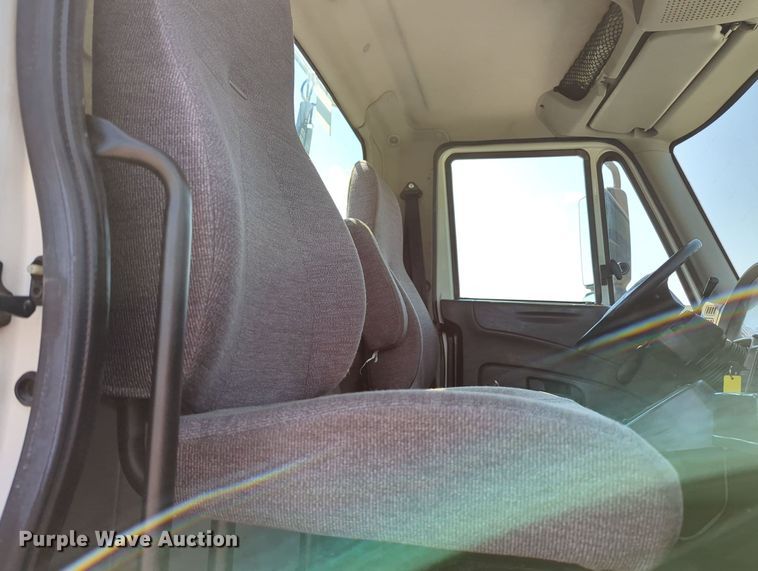 image for item KW9039 2016 International 4400  semi truck