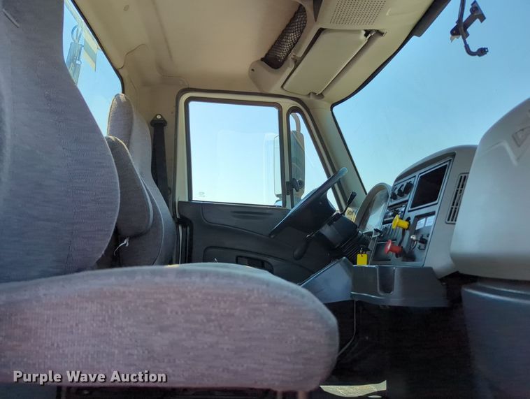 image for item KW9039 2016 International 4400  semi truck