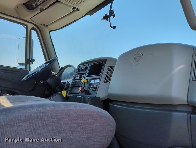 image for item KW9039 2016 International 4400  semi truck