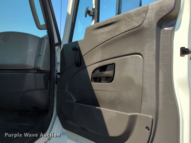 image for item KW9039 2016 International 4400  semi truck