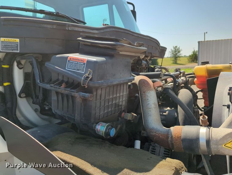 image for item KW9039 2016 International 4400  semi truck