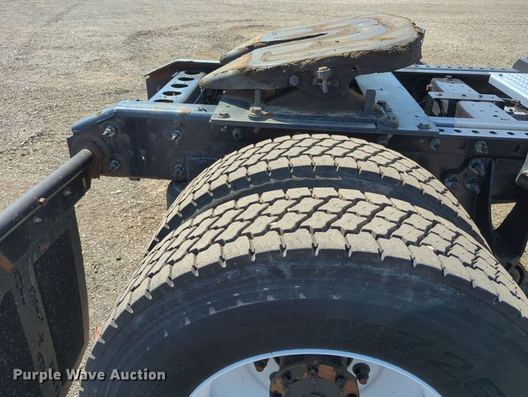 image for item KW9039 2016 International 4400  semi truck