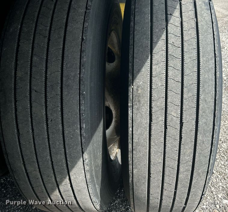 image for item LV9084 2014 Great Dane CSE-1314-22053  dry van trailer