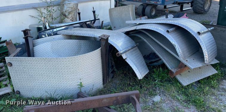 image for item LV9924 (14) truck fenders