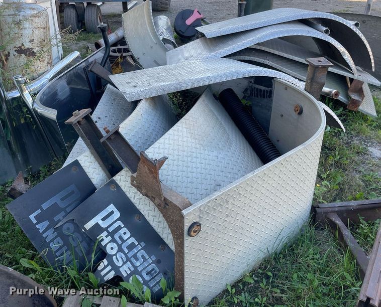 image for item LV9924 (14) truck fenders