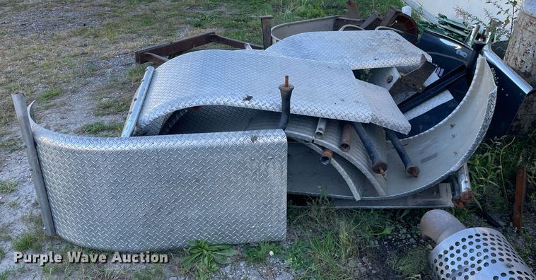 image for item LV9924 (14) truck fenders