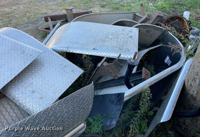 image for item LV9924 (14) truck fenders