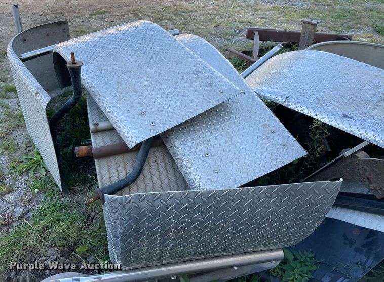 image for item LV9924 (14) truck fenders