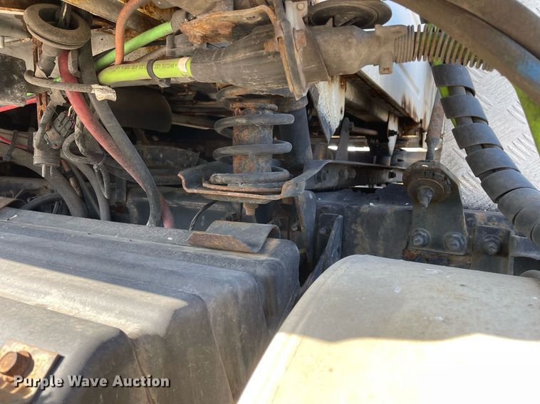 image for item LV9946 2007 Volvo  VN semi truck