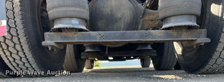 image for item LV9946 2007 Volvo  VN semi truck