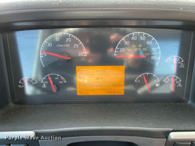 image for item LV9946 2007 Volvo  VN semi truck