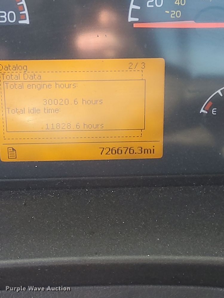 image for item LV9946 2007 Volvo  VN semi truck