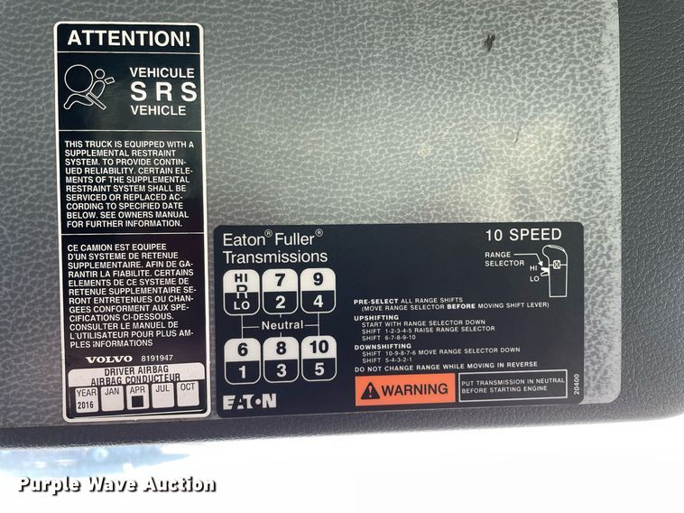 image for item LV9946 2007 Volvo  VN semi truck