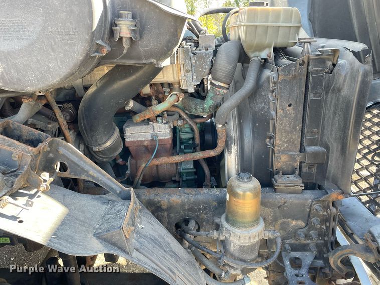 image for item LV9946 2007 Volvo  VN semi truck