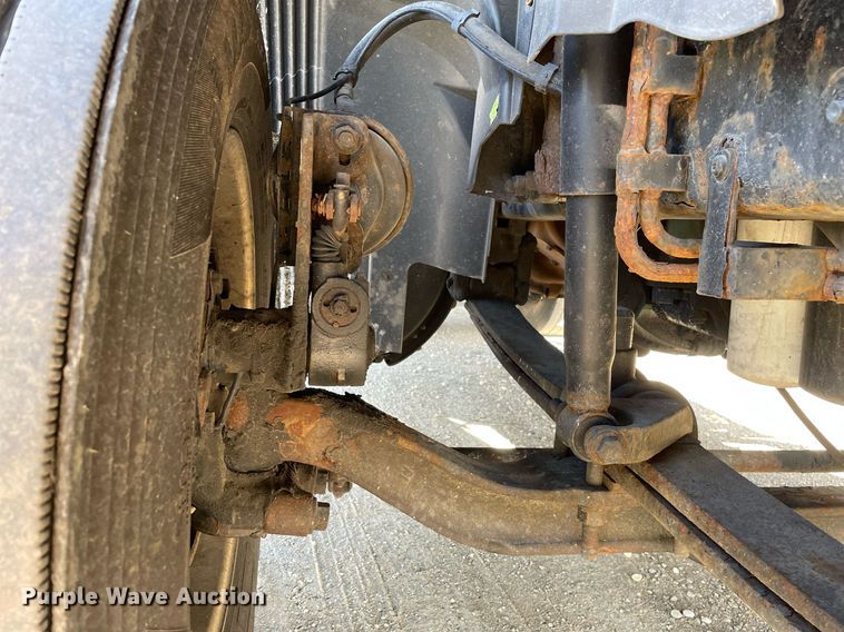 image for item LV9946 2007 Volvo  VN semi truck