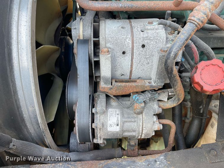 image for item LV9946 2007 Volvo  VN semi truck