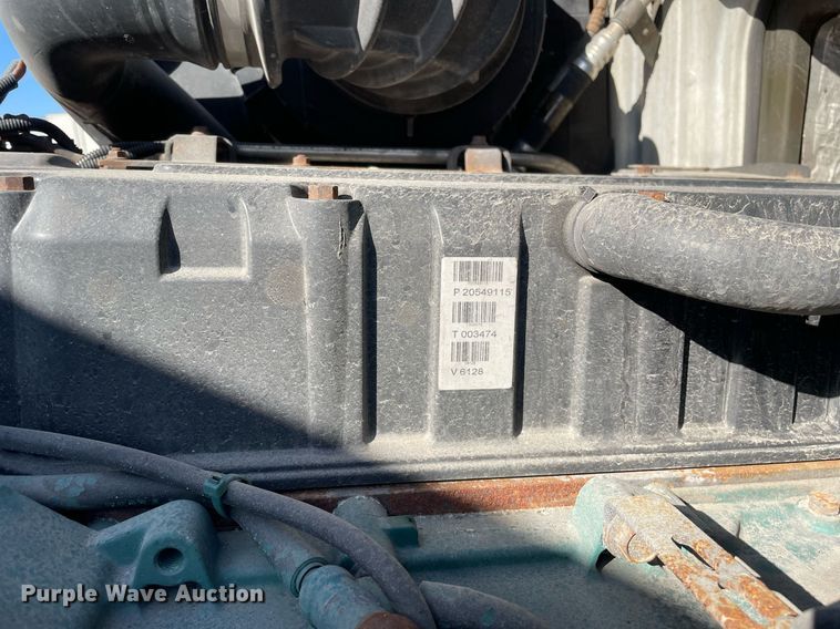 image for item LV9946 2007 Volvo  VN semi truck