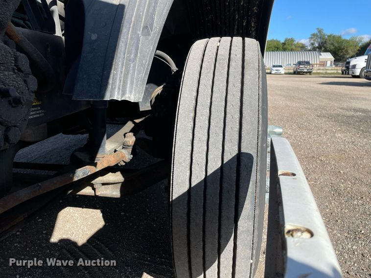 image for item LV9946 2007 Volvo  VN semi truck