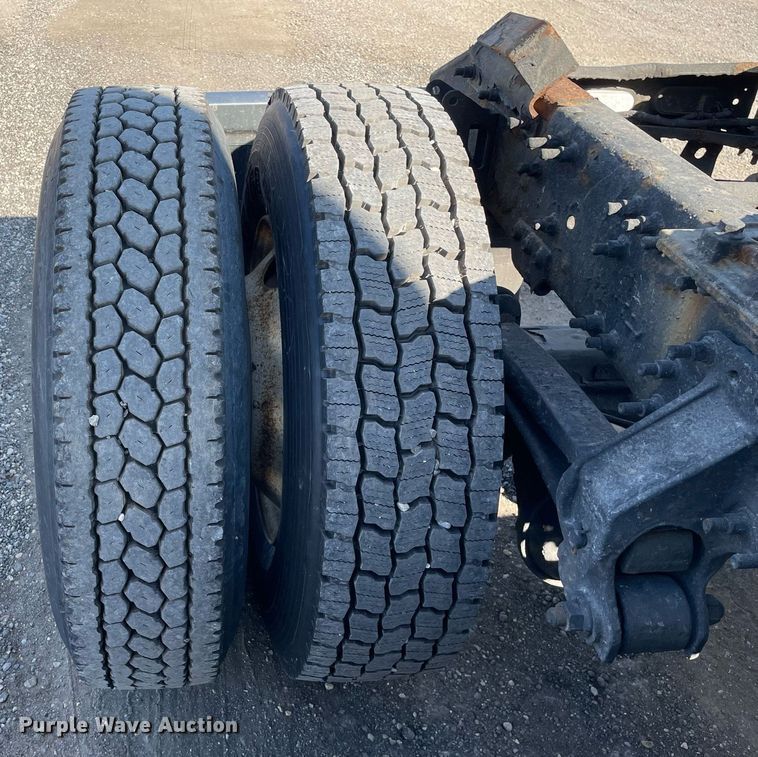 image for item LV9946 2007 Volvo  VN semi truck