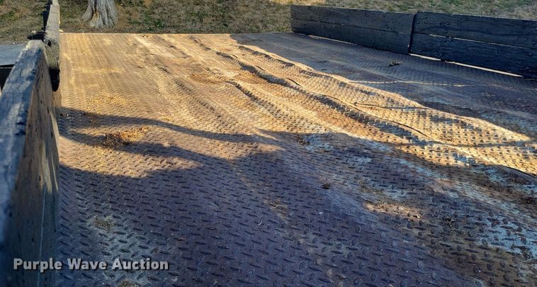 image for item MI9792 1990 Chevrolet Kodiak  dump flatbed truck