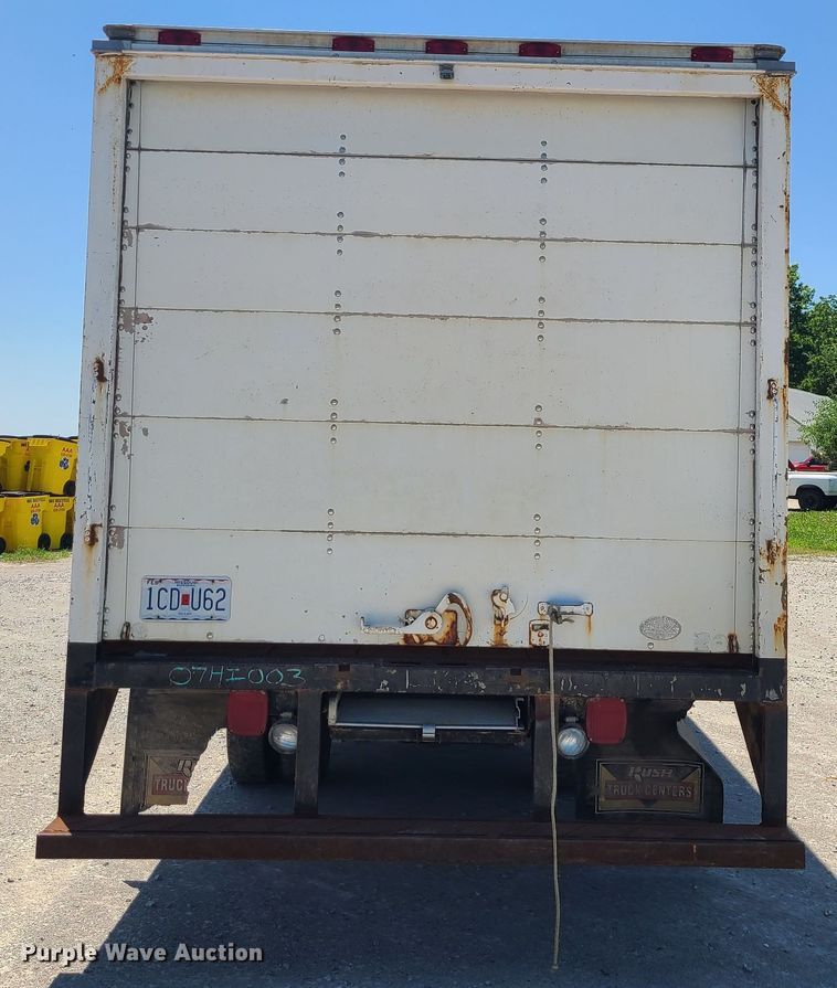 image for item MO9885 1998 Mitsubishi Fuso FE  box truck