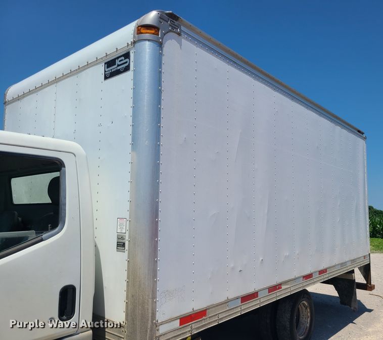 image for item MO9885 1998 Mitsubishi Fuso FE  box truck