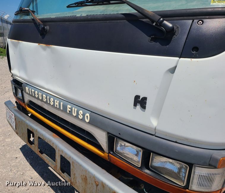 image for item MO9885 1998 Mitsubishi Fuso FE  box truck